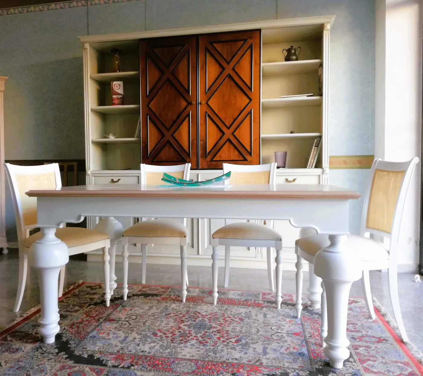 Tavolo in stile shabby